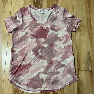 Athleta Breezy Scoop V-Neck Tee Pink Floral Camo Short Sleeve Women's Med